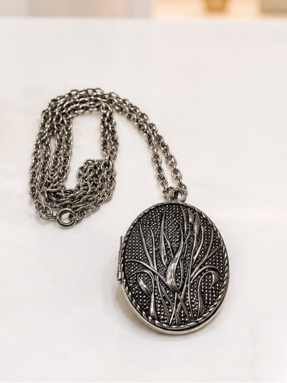 Sarah Coventry Locket Pendant Necklace - Picture 3 of 3